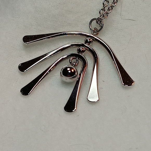 Vintage Set Articulating Dangle Earrings and Matching Necklace Avon - Picture 3 of 4